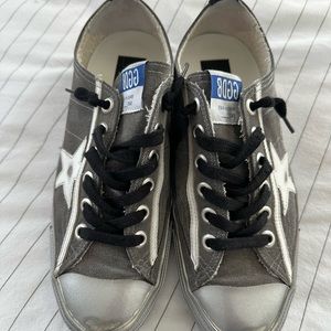 Golden Goose Dark Grey V-Star LTD sneakers